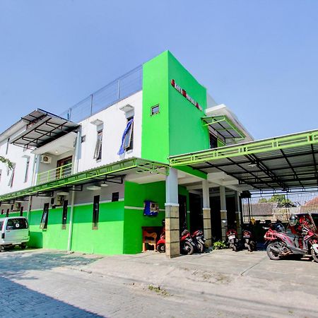 Super Oyo 93012 Griya Kencana Asri Syariah Lawean Ngoại thất bức ảnh