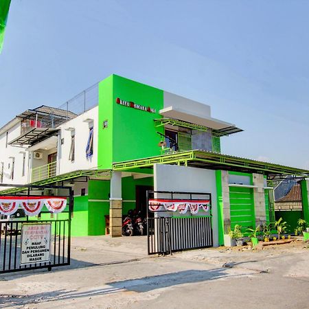 Super Oyo 93012 Griya Kencana Asri Syariah Lawean Ngoại thất bức ảnh