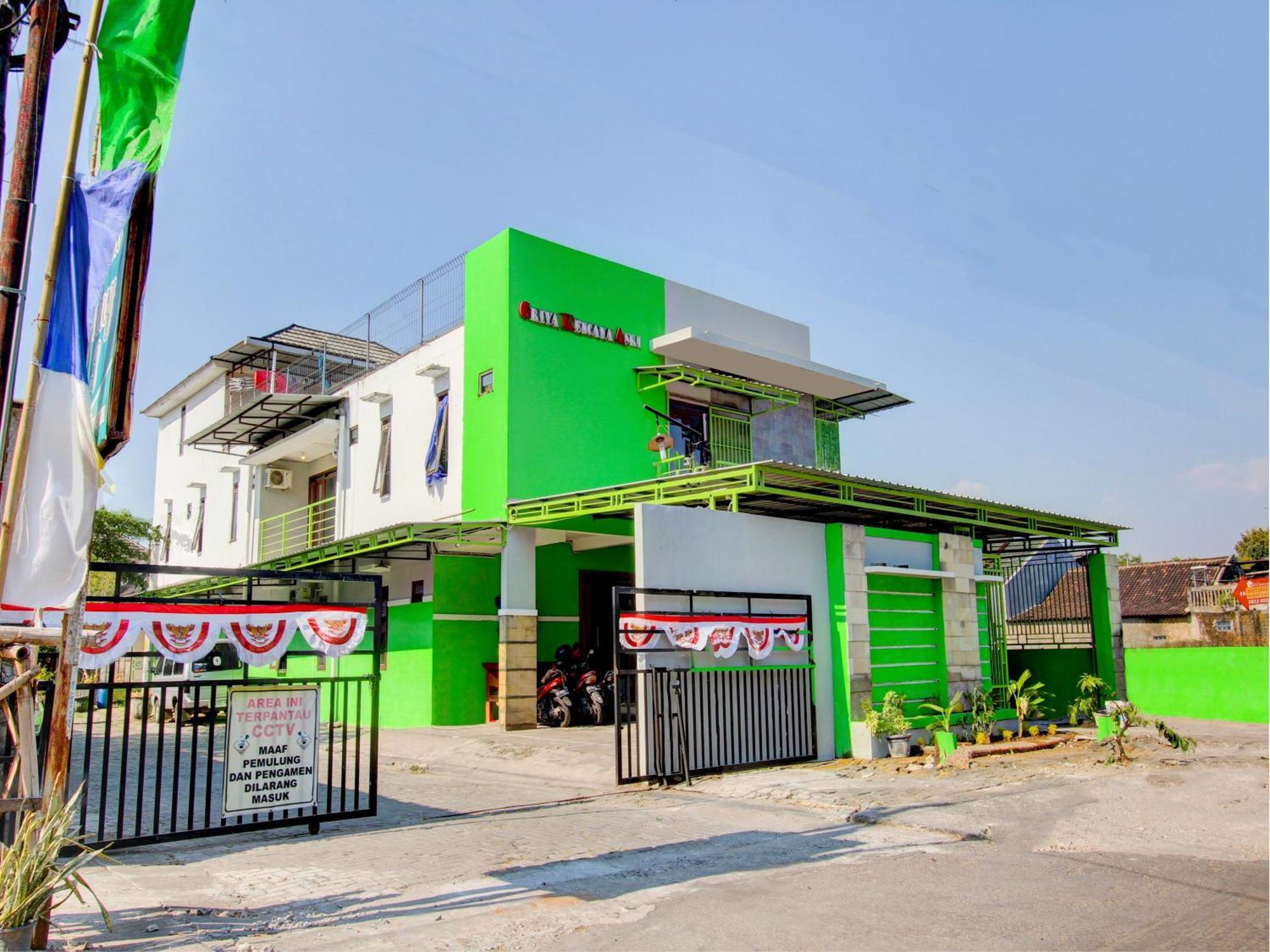 Super Oyo 93012 Griya Kencana Asri Syariah Lawean Ngoại thất bức ảnh