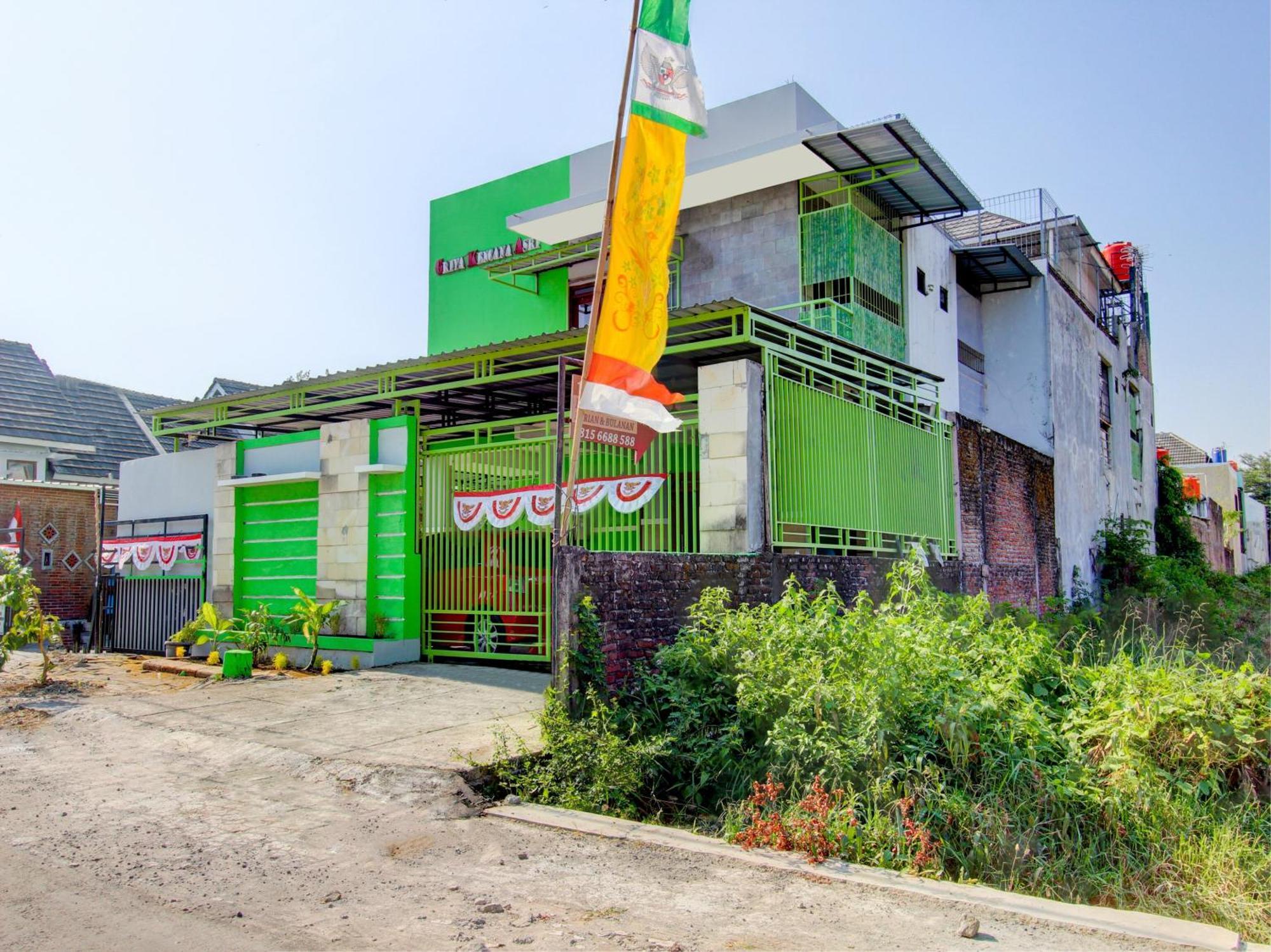 Super Oyo 93012 Griya Kencana Asri Syariah Lawean Ngoại thất bức ảnh