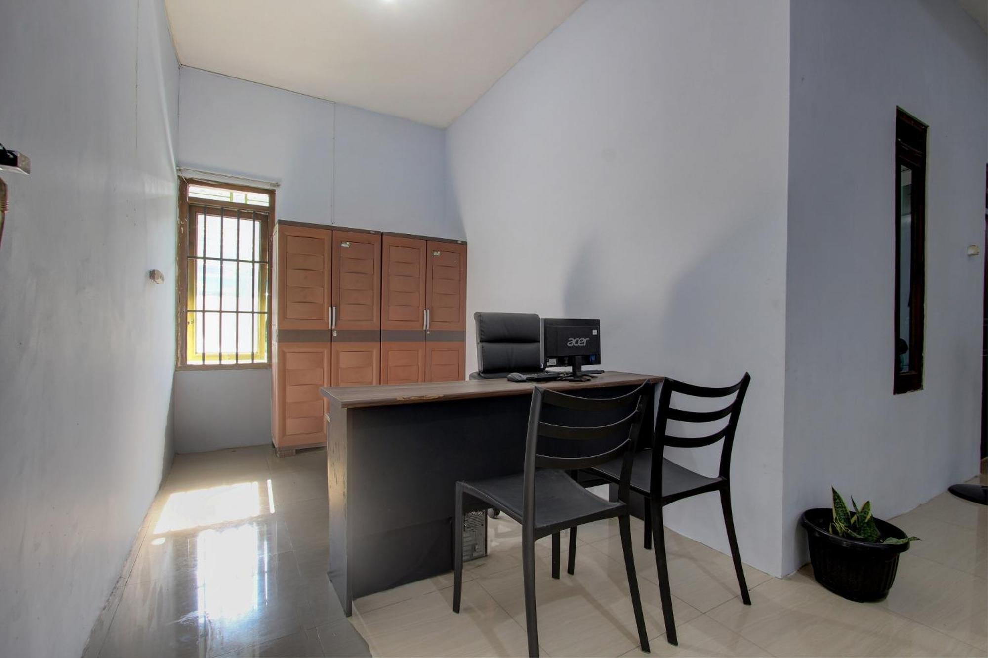 Super Oyo 93012 Griya Kencana Asri Syariah Lawean Ngoại thất bức ảnh